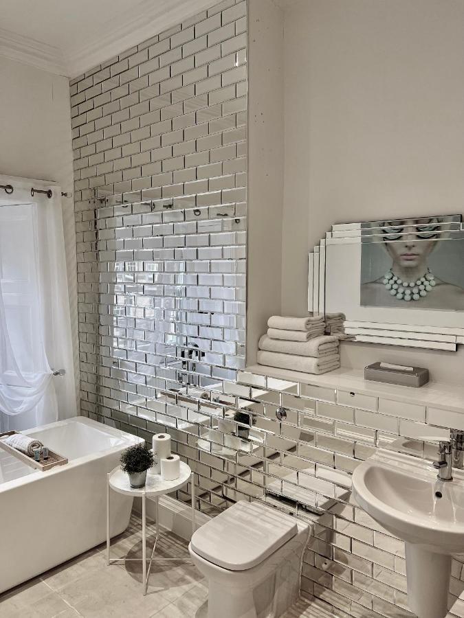 Deluxe Double Room Bath,1541379070:JPEG