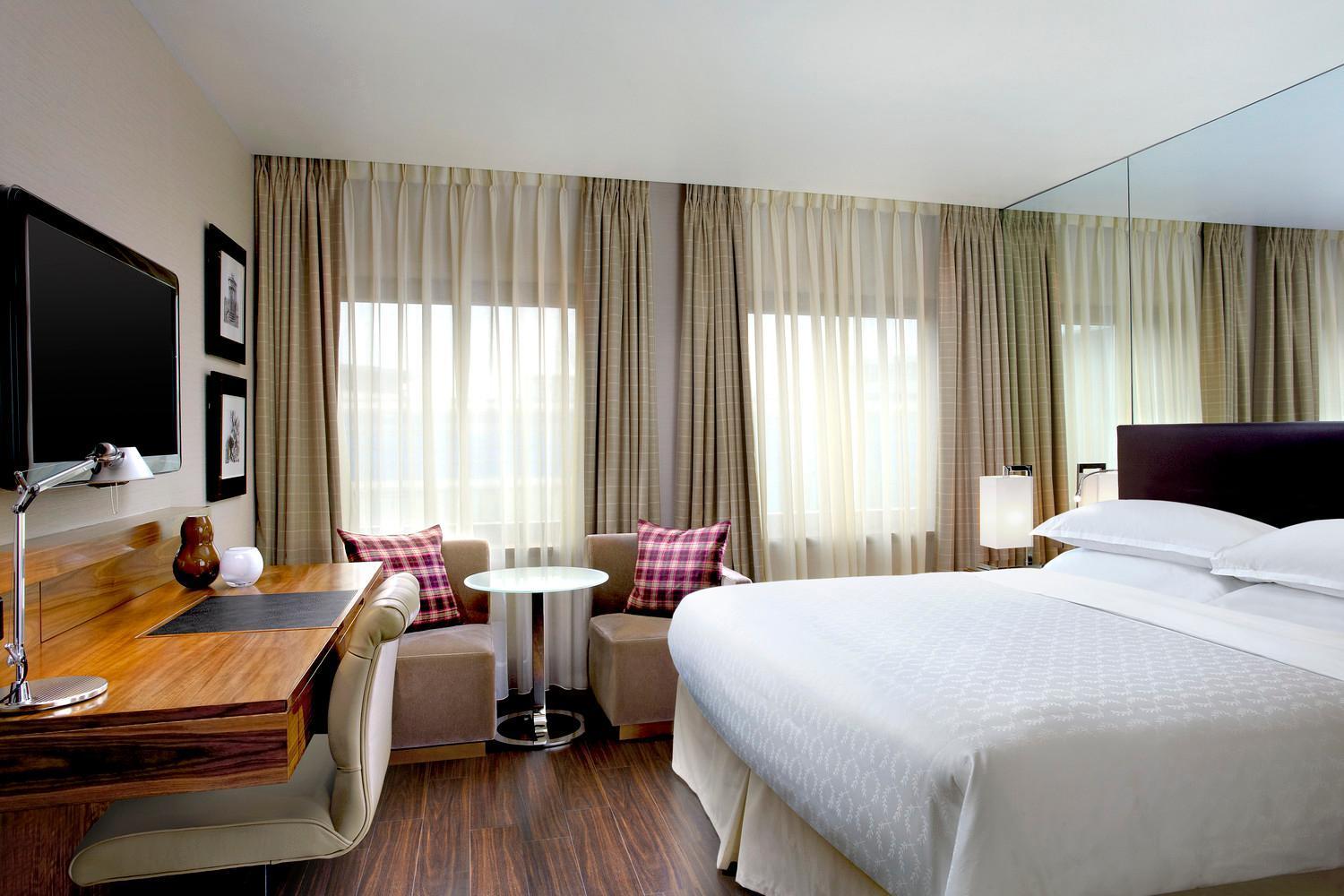 Club Room, Club Lounge access, 1 King,1634397715:JPEG